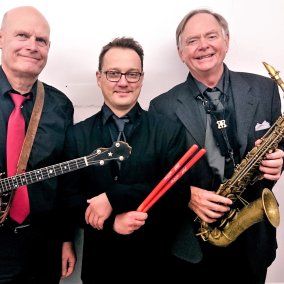 Dr. Wim's Jazz Affair Trio © Wim Mauthe Das Trio Dr. Wim´s Jazz Affair posiert mit seinen Instrumenten.