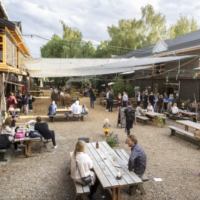 Banegaarden, ökologisches Dorf und grüne Oase «hinter den sieben Gleisen» des Hauptbahnhofs Kopenhagen. Foto Bjarke Ørsted Banegaarden, ökologisches Dorf und grüne Oase «hinter den sieben Gleisen» des Hauptbahnhofs Kopenhagen. Foto Bjarke Ørsted