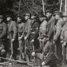 Membres des partisans lituaniens (Force de défense territoriale de Žalgiris) à l'été 1946.